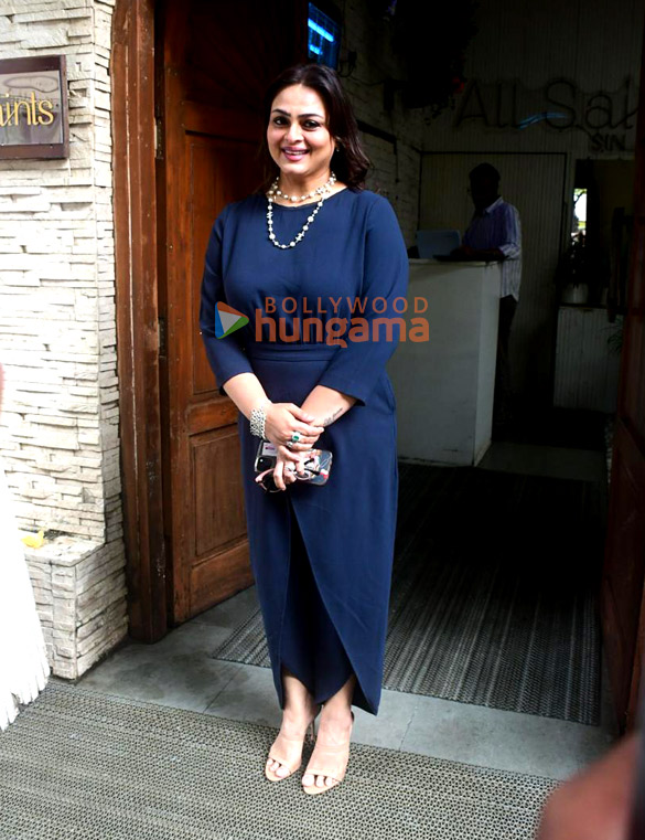 Photos: Shilpa Shirodkar snapped outside a restaurant in Khar
