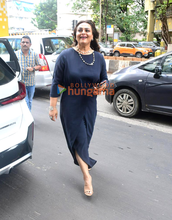 Photos: Shilpa Shirodkar snapped outside a restaurant in Khar