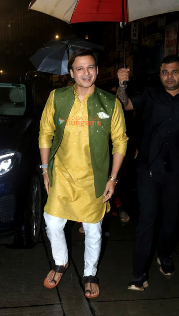 Photos: Vivek Oberoi snapped at Mumba Devi Temple