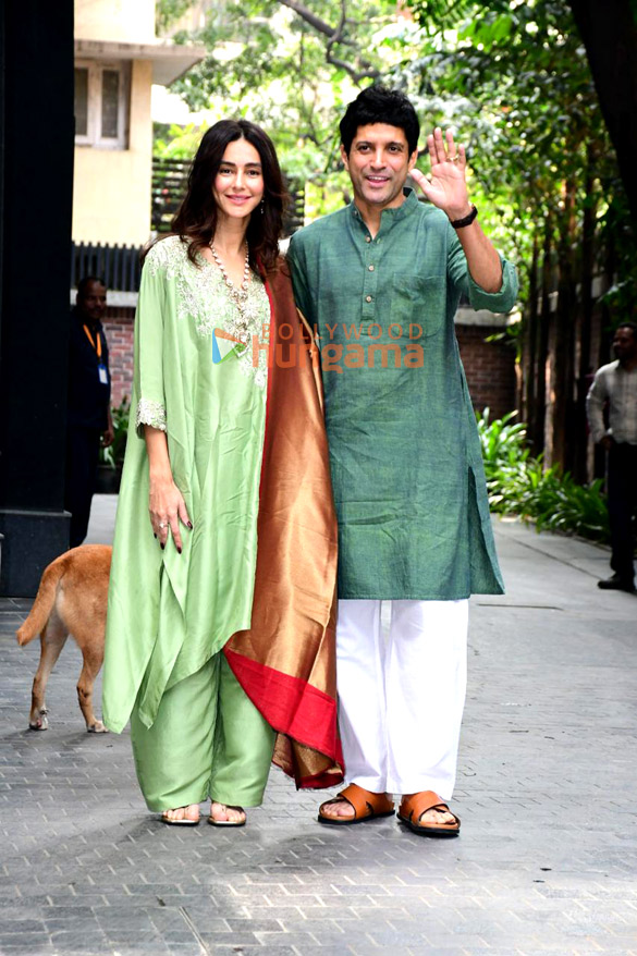 Photos: Farhan Akhtar, Shibani Dandekar and Ritesh Sidhwani snapped during Diwali puja