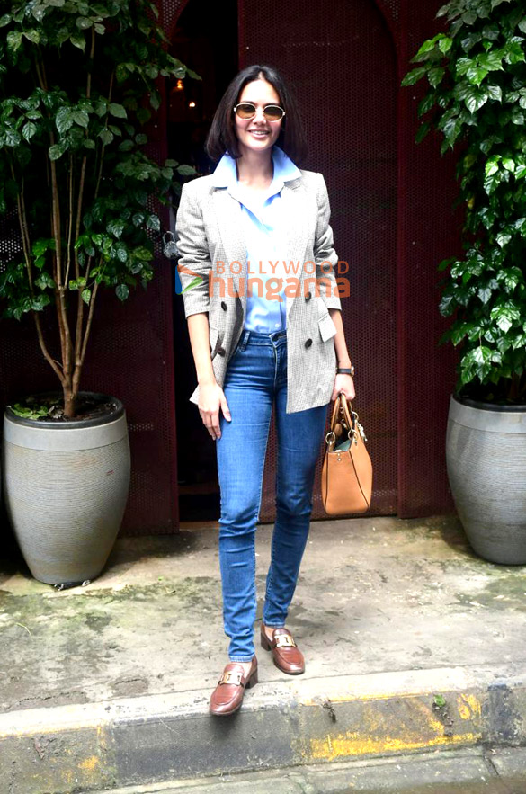 Photos: Esha Gupta snapped outside a salon in Bandra