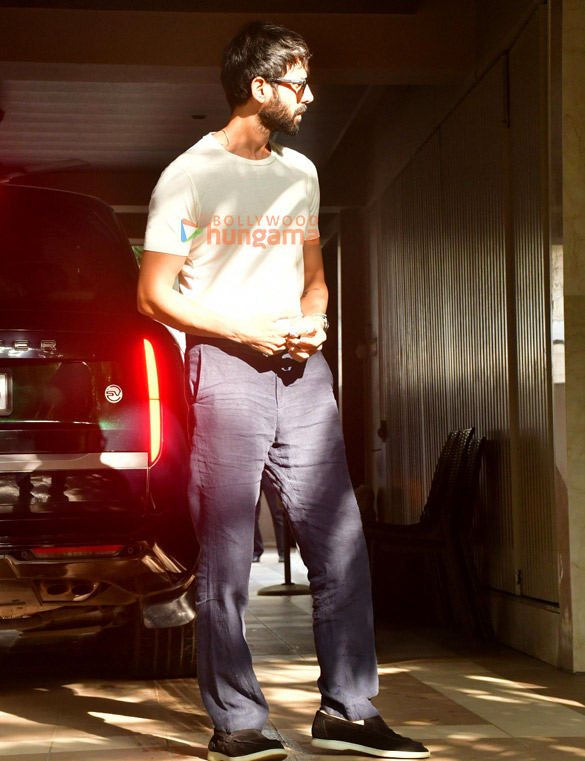 Photos: Kartik Aaryan and Karan Johar snapped in Juhu