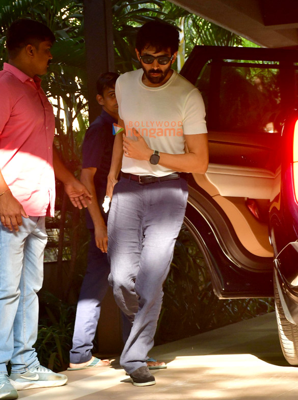 Photos: Kartik Aaryan and Karan Johar snapped in Juhu
