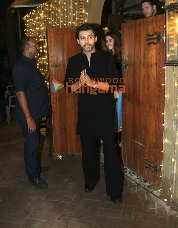 Photos: Kriti Sanon, Nupur Sanon and Stebin Ben snapped in Bandra