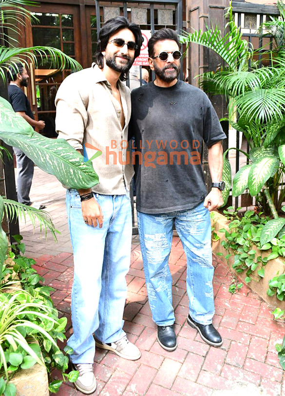 Photos: Jaaved Jaaferi, Meezaan Jafri, Naved Jaffrey and Ravi Behl snapped outside Tuscany Apartment in Khar