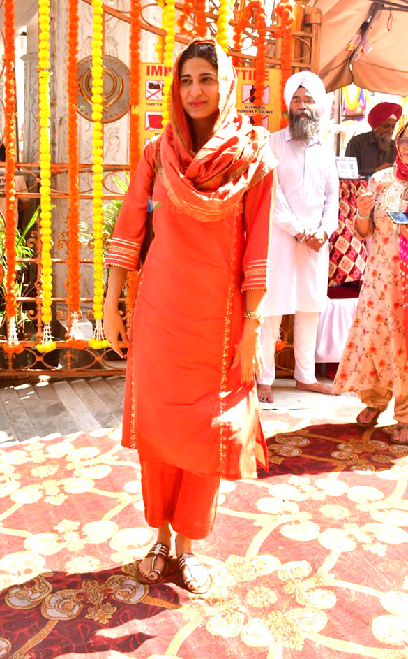 Photos: Nimrat Kaur, Aahana Kumra, Hansika Motwani and Sunanda Sharma visit Gurudwara on the occasion of Guru Nanak Jayanti