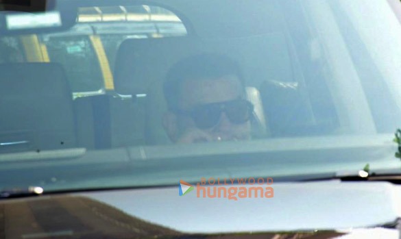 Photos: Sunny Deol, Bobby Deol and Karan Deol snapped outside Breach Candy Hospital