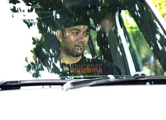 Photos: Sunny Deol, Bobby Deol and Karan Deol snapped outside Breach Candy Hospital