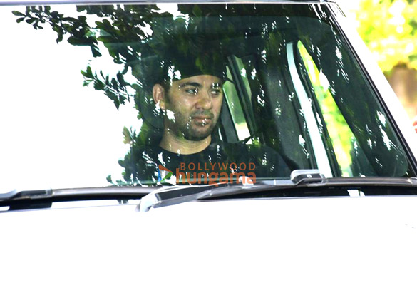 Photos: Sunny Deol, Bobby Deol and Karan Deol snapped outside Breach Candy Hospital