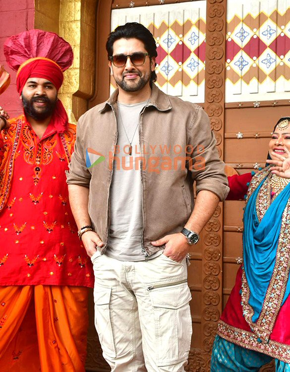 Photos: Vivek Oberoi, Aftab Shivdasani, Riteish Deshmukh and others snapped promoting Mastiii 4