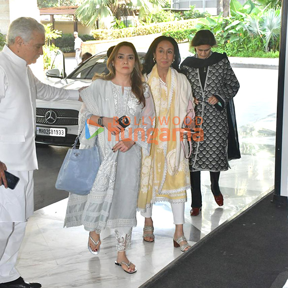 Photos: Hrithik Roshan, Saba Azad, Jeetendra, Jackie Shroff, Zayed Khan, Sanjay Khan and others attend late Zarine Katrak Khan’s prayer meet