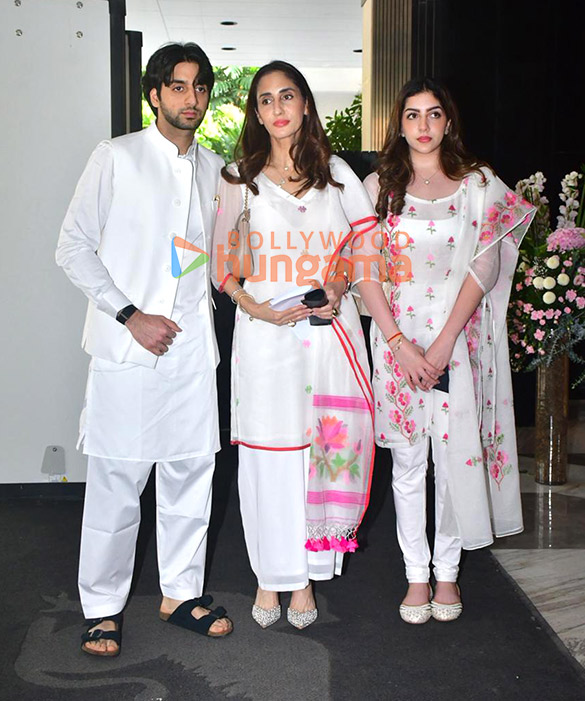 Photos: Hrithik Roshan, Saba Azad, Jeetendra, Jackie Shroff, Zayed Khan, Sanjay Khan and others attend late Zarine Katrak Khan’s prayer meet