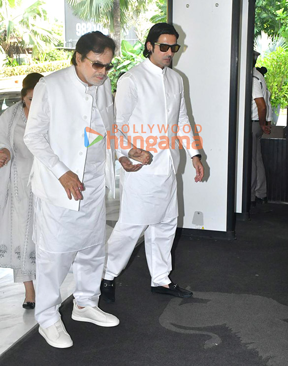 Photos: Hrithik Roshan, Saba Azad, Jeetendra, Jackie Shroff, Zayed Khan, Sanjay Khan and others attend late Zarine Katrak Khan’s prayer meet