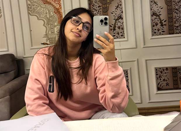 Akansha Ranjan Kapoor kicks off 2026 in work mode; vanity room post sparks buzz around new project 2 Akansha Ranjan Kapoor kicks off 2026 in work mode; vanity room post sparks buzz around new project