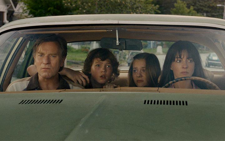 THE END OF OAK STREET is an entertaining creature thriller.